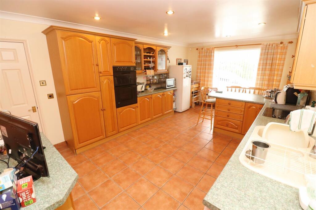 Kitchen / Breakfast Room