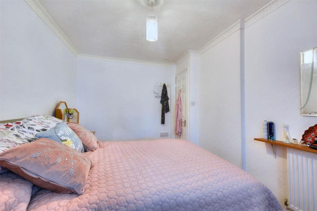 Bedroom 1_2.jpeg