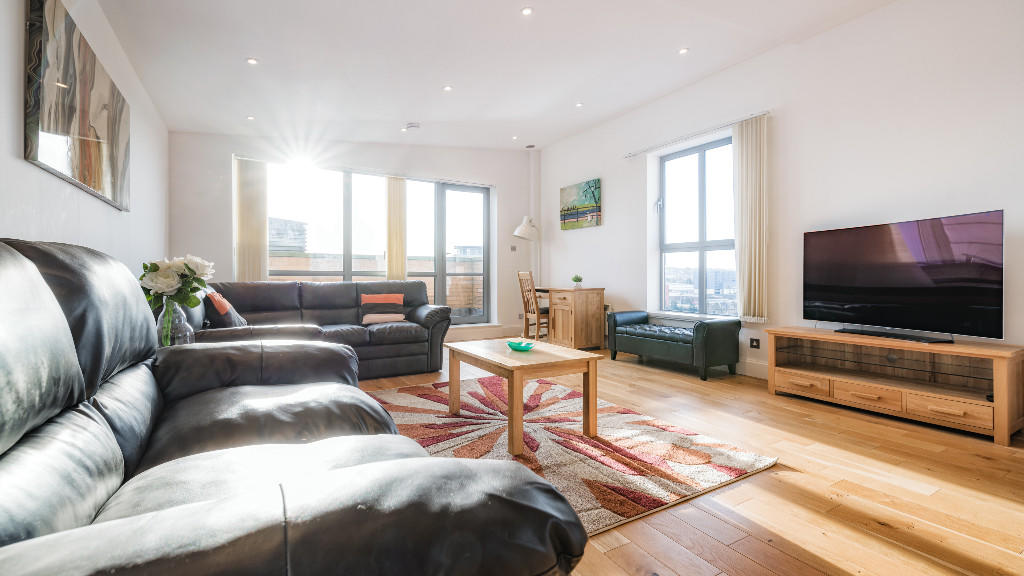 Spacious lounge