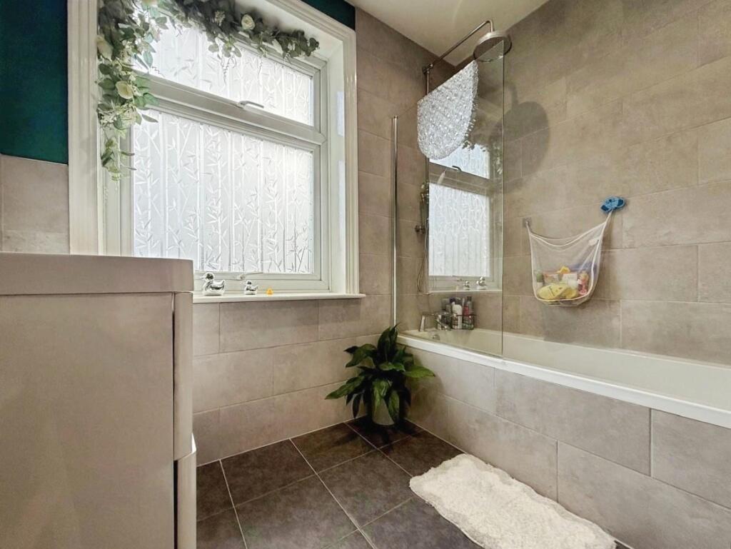 df9f95a4--4B8D-94C6-A9CFA133F037-12040-000023ECCDD