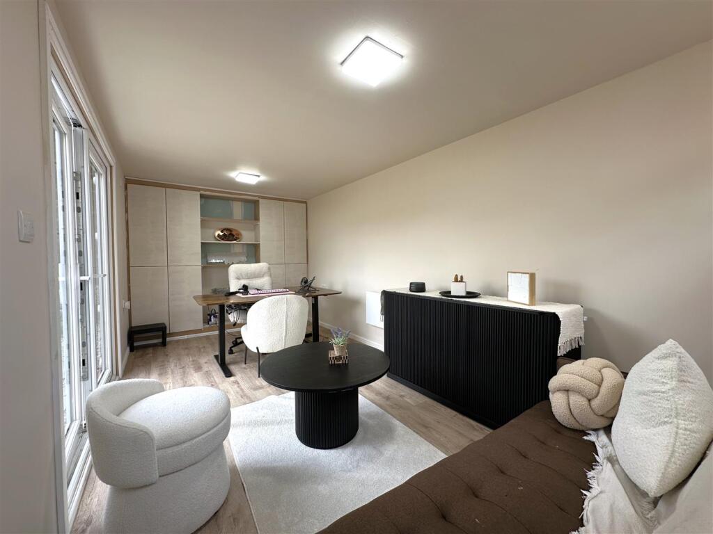 Internal: Multi-Functional Office Space 858