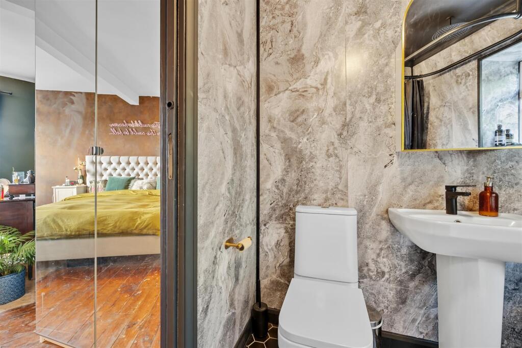 Bathroom - sink and WC.jpg