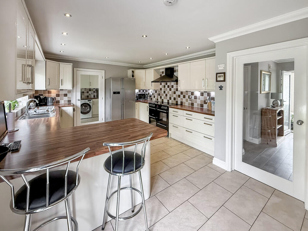 Kitchen/dining ro...