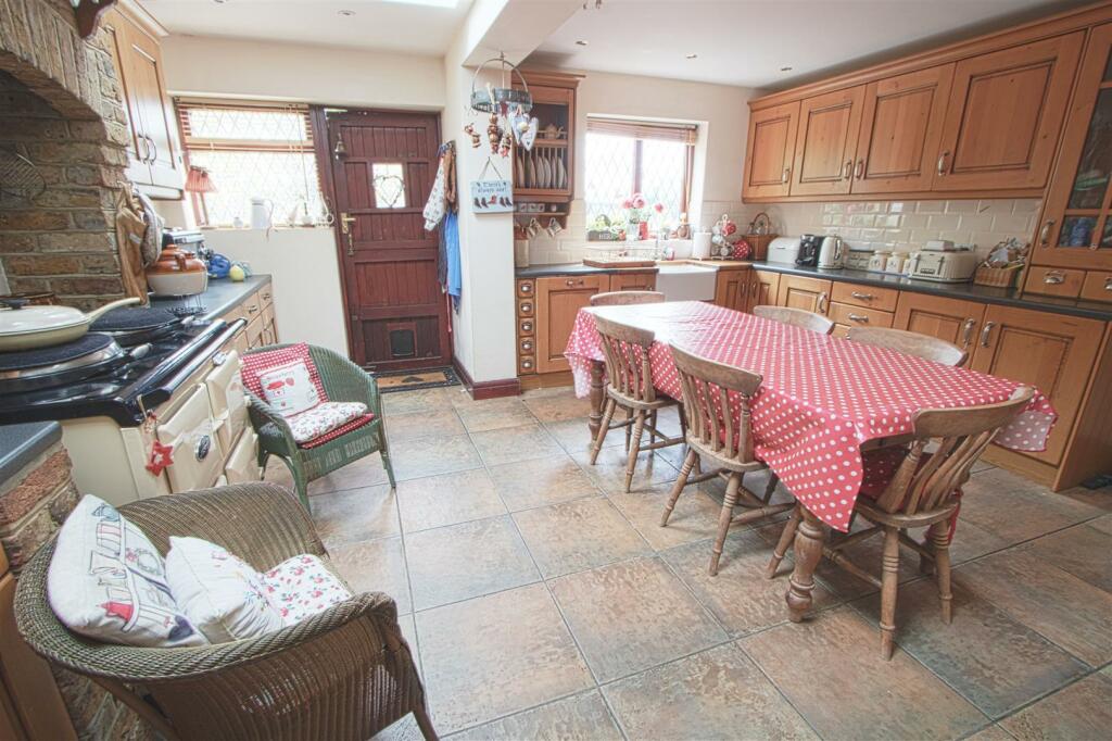 kitchen2.jpg