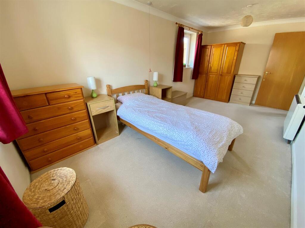 54SOUTHBED1.jpg