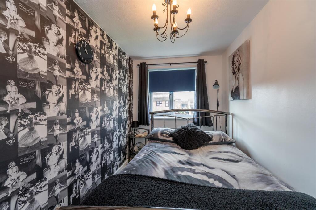 33 Kingfisher Close 25 8.jpg