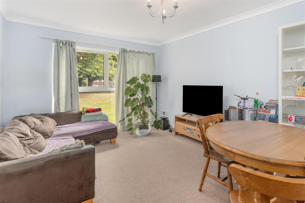 5 Greenhill Court, Banbury-10.jpg