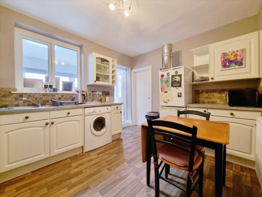 Kitchen: