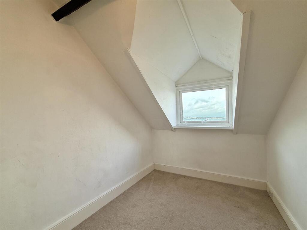 Flat 3 - Bedroom 2.jpg