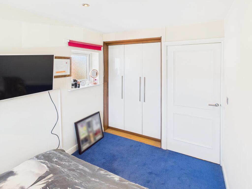 CAM04233G0-PR0025-STILL031