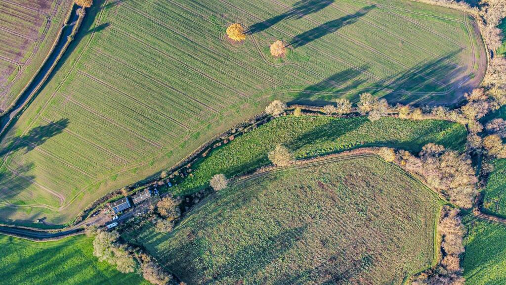 dji_fly_20251203_141938_927_1764771945908_photo_op