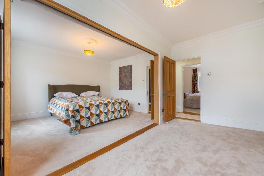 bedroom (2).jpg
