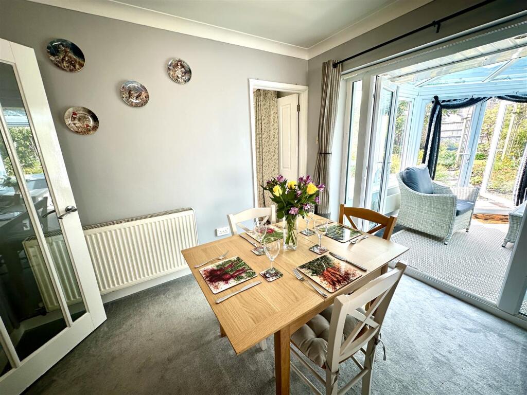 KITCHEN/BREAKFAST/DINING ROOM