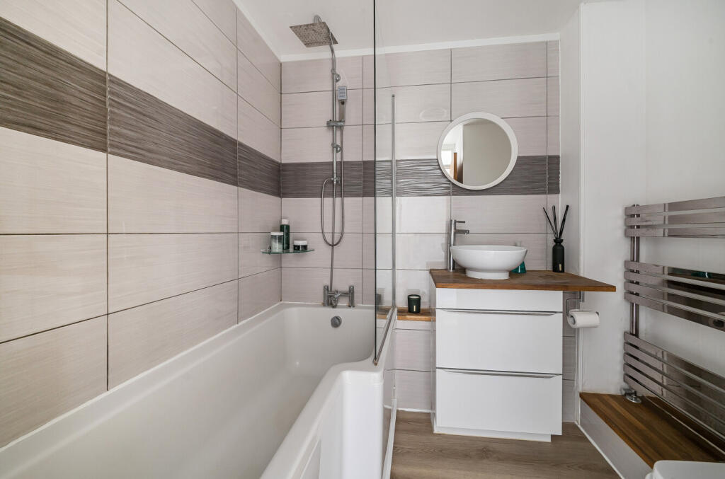 1360034-4-68da651...