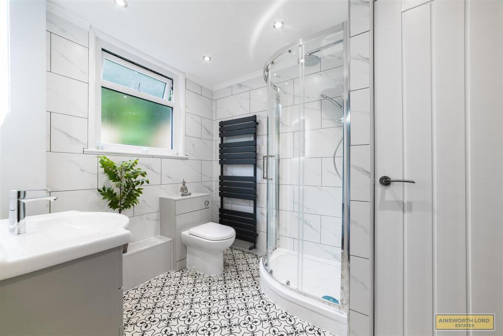 EN SUITE WITH SAUNA