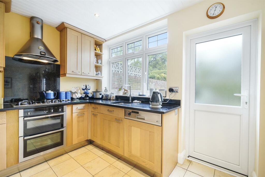 1 St. Andrews Close - WEM3nGBo8l2AfqYgSqg9.jpg