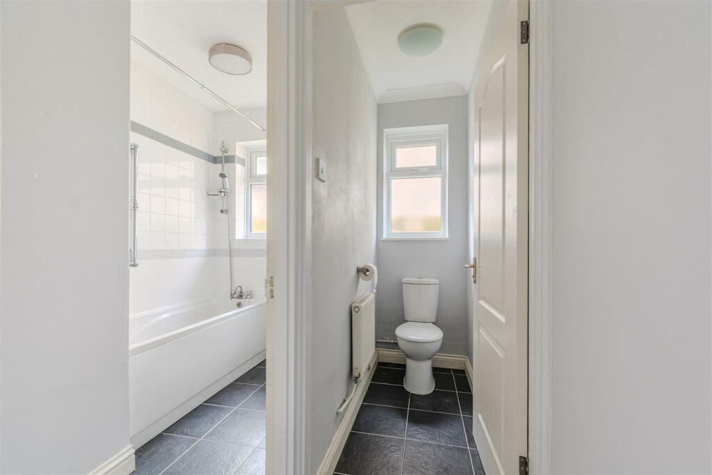 Bath/cloakroom