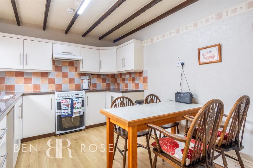 Kitchen/Breakfats Room