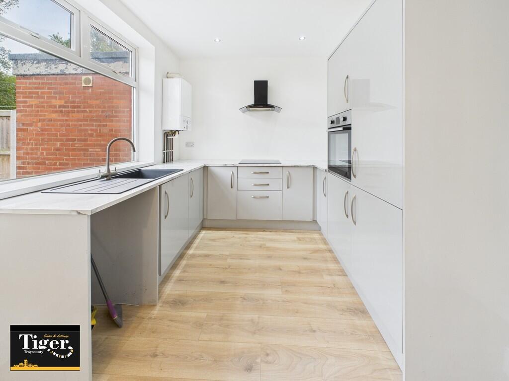 CAM02176G0-PR0720...