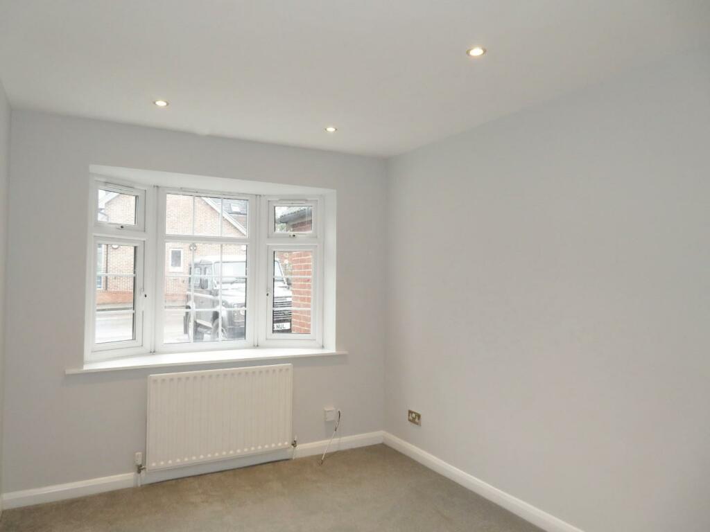 53 Palmerston Road - Lounge.JPG