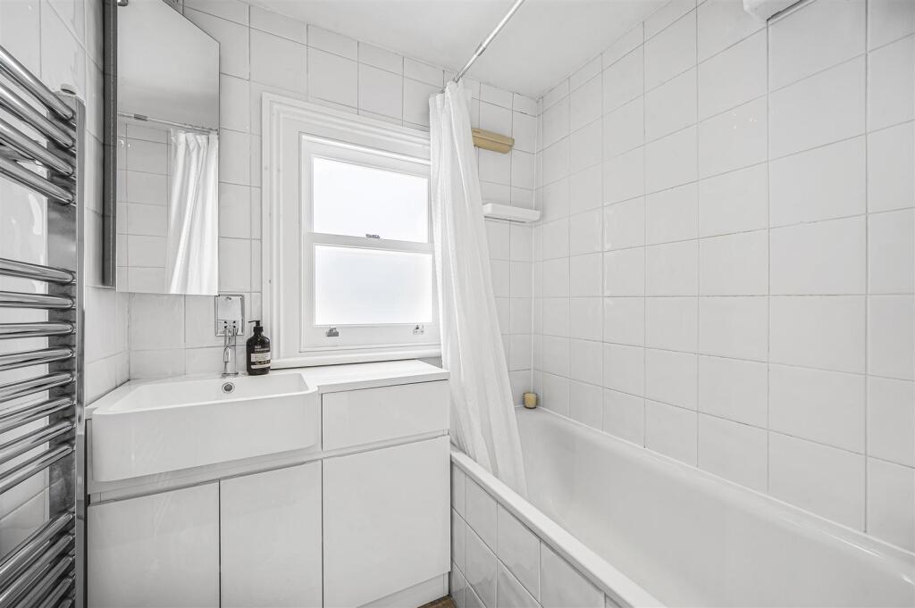 bathroom1 (3).jpg