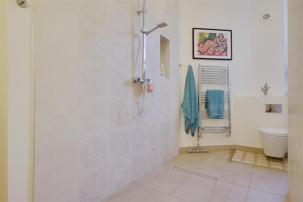 13 Wet Room B.jpg
