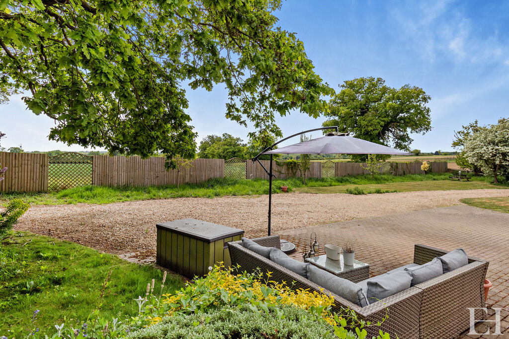 8647614-exteriorW...