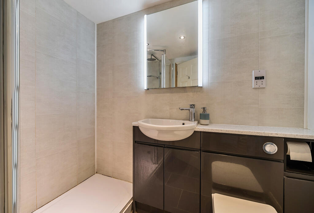 1376144-11-690e22...