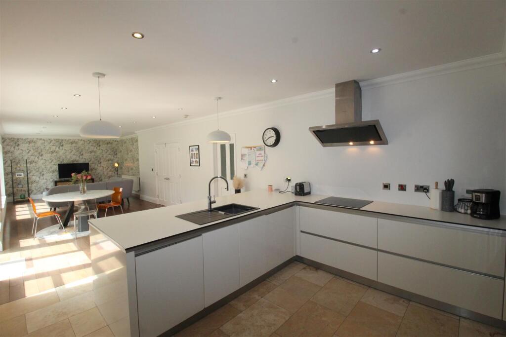 Clifton Drive South, Kitchen Diner 5.JPG