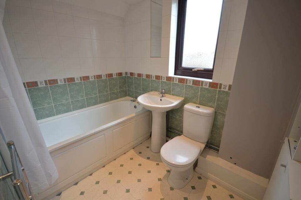 5 Lisle Close Bathro