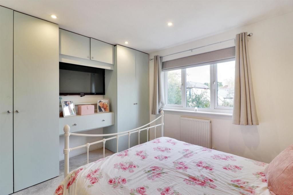 Bedroom 1.jpg