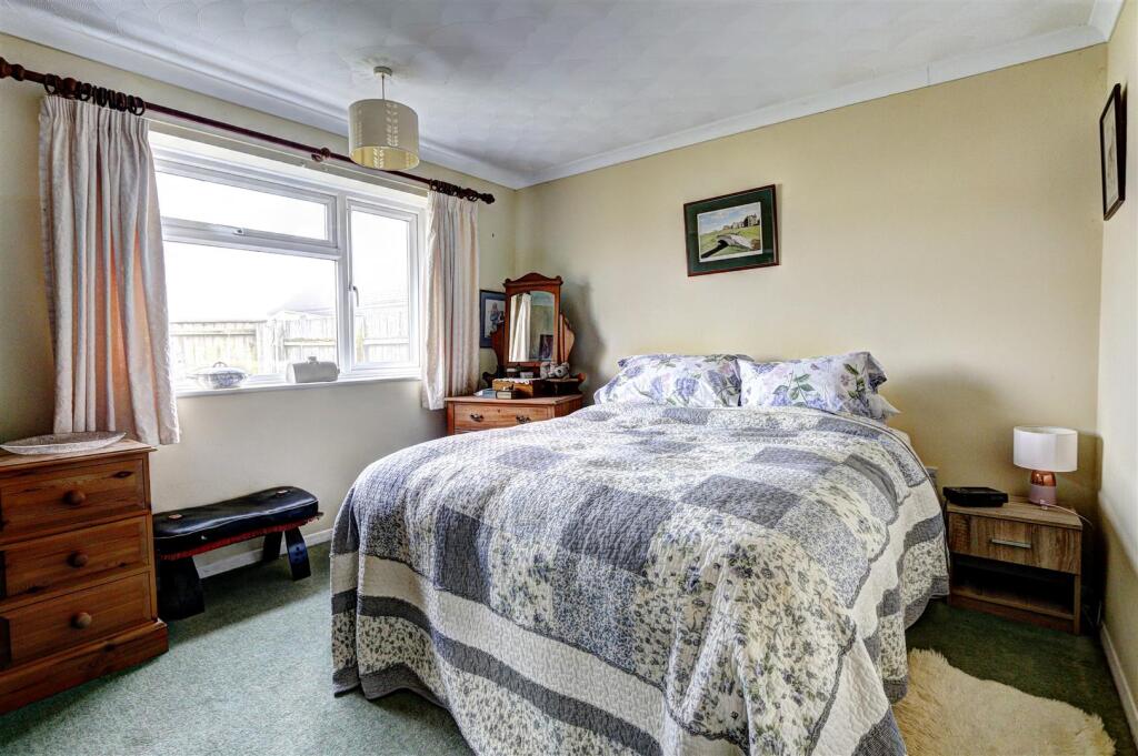 Bedroom 1.jpg