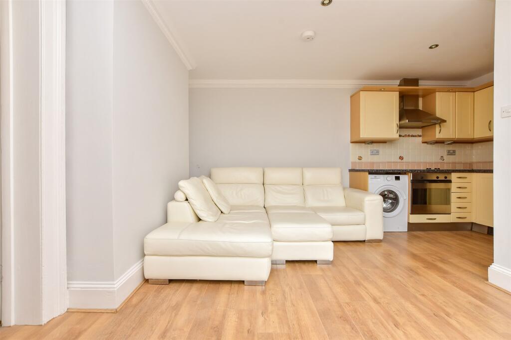 Lounge/Kitchen