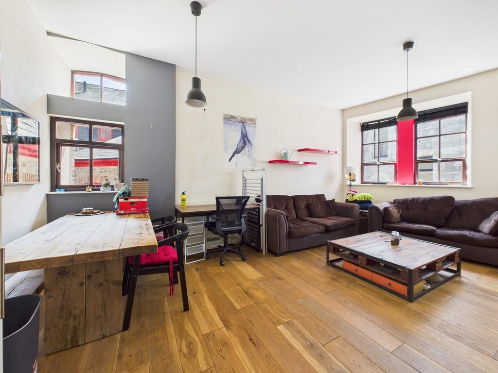 CAM03974G0-PR0198...