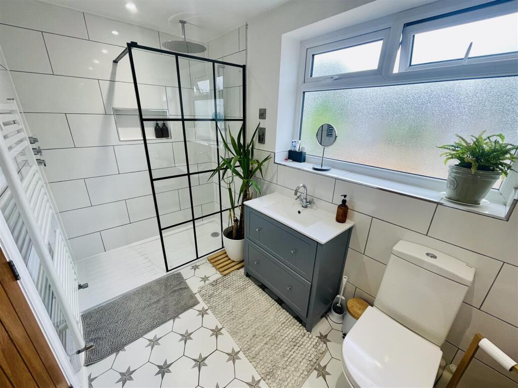 En-Suite Bathroom
