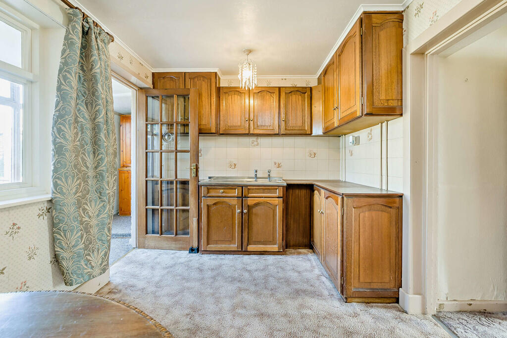 8665843-interior1...