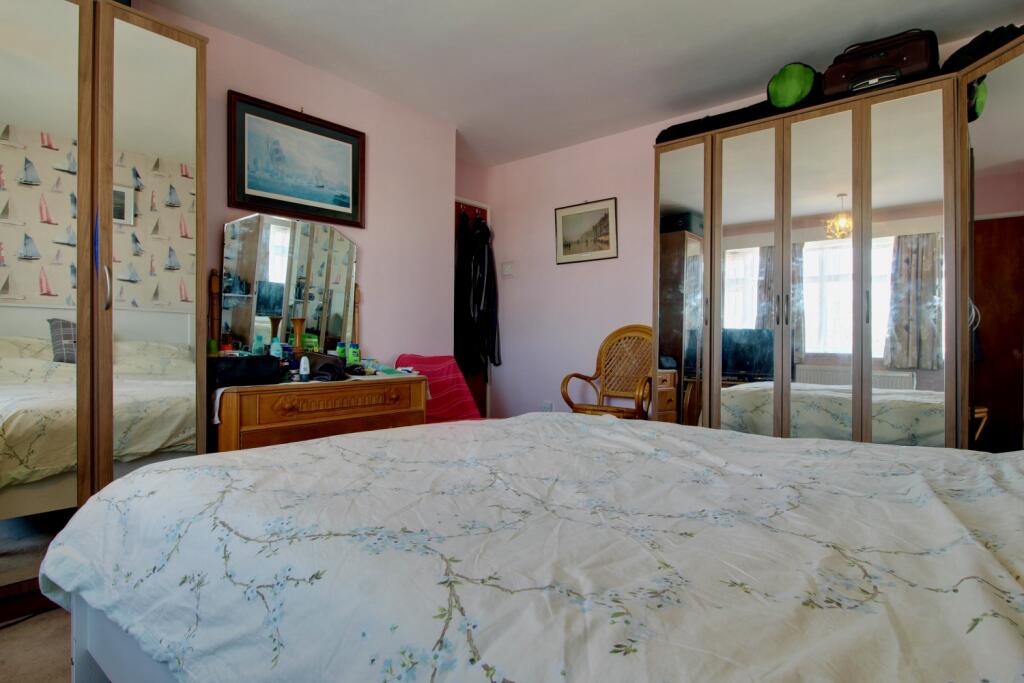 Bedroom 1 reverse view Gus Critchlow EweMove Hinck