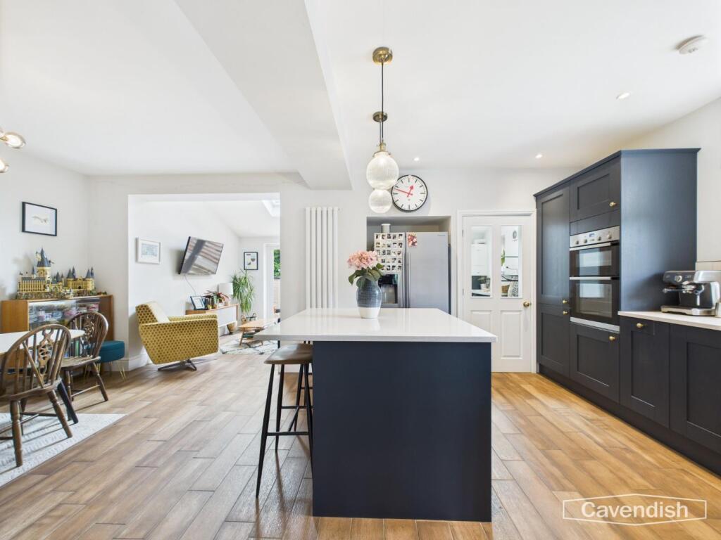 BREAKFAST KITCHEN/DINING AREA &amp; FAMILY ROOM