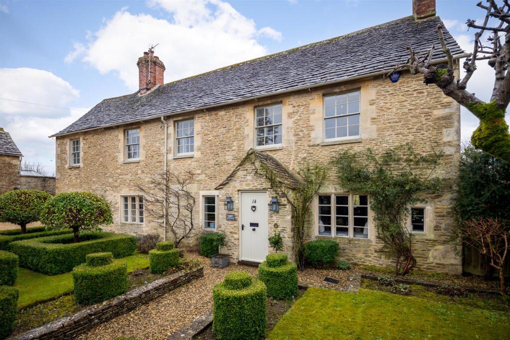 9 - Malt Cottage - GL7 5RY - Web.jpg