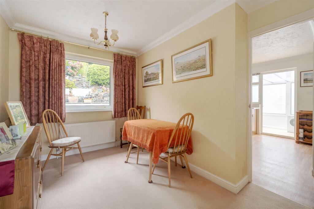 Crescent Gdns Dining..jpg