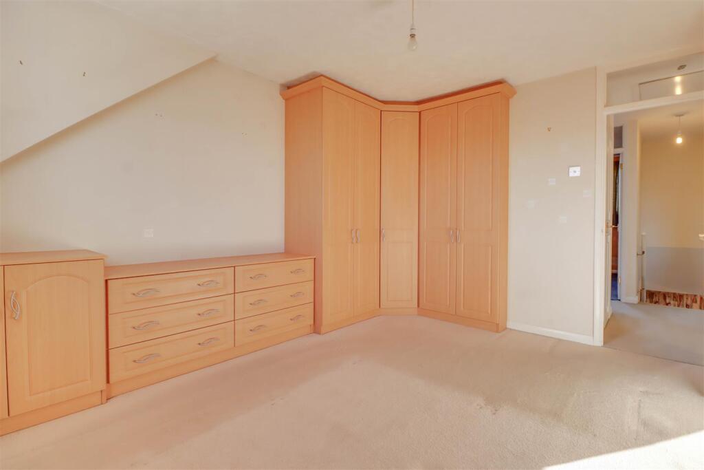 18 HIGHCLIFFE WAY 2025-11.jpg