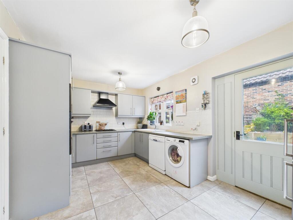 Kitchen 3.jpg
