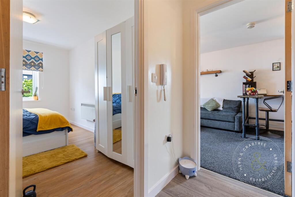 Pentland Close, HernCrabtree (14).jpg