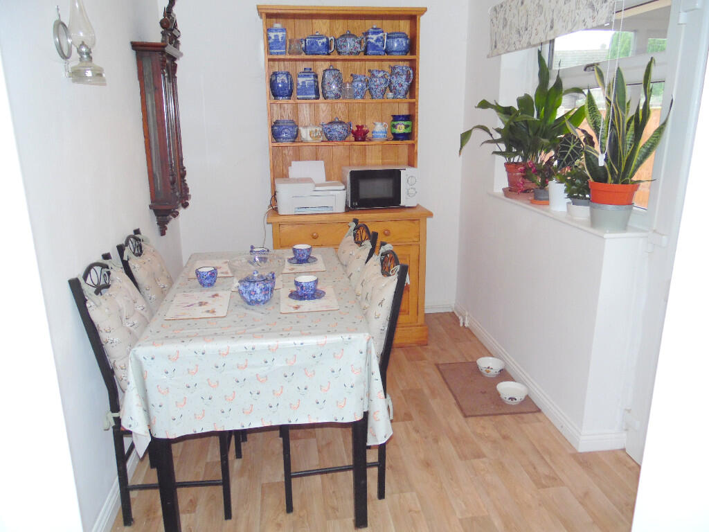 DINING/UTILITY ROOM