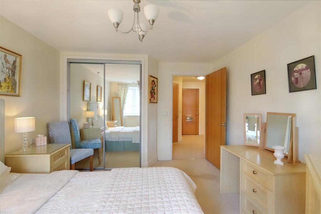8540501-interior06.JPG