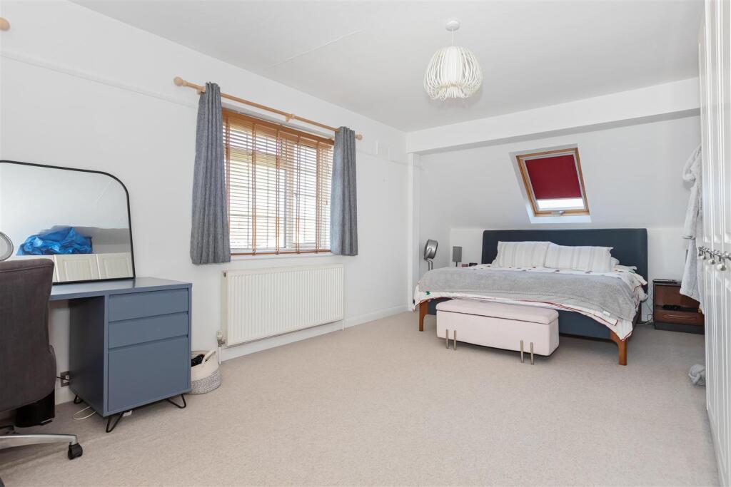 Cowdray Drive_7.jpg
