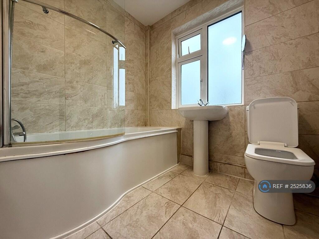 1st Floor Bathroom