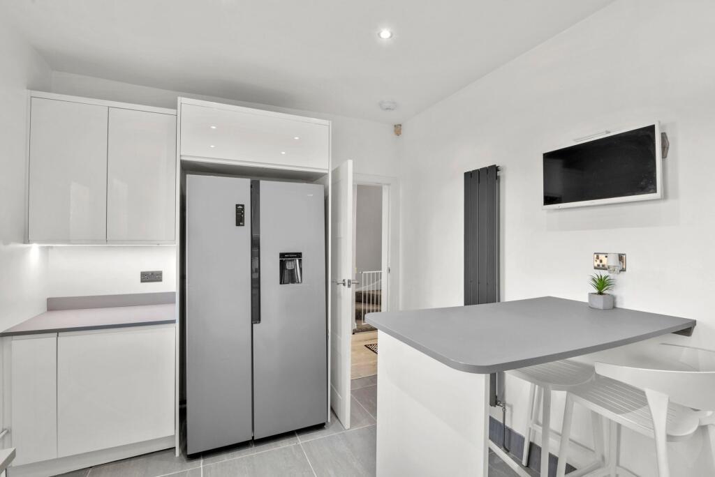 Kitchen / Dining Area