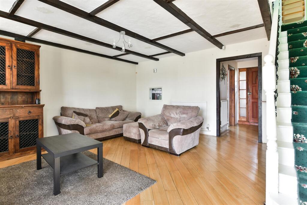 (Clean) 203 Gilders Road-Chessington (4 of 13).jpg