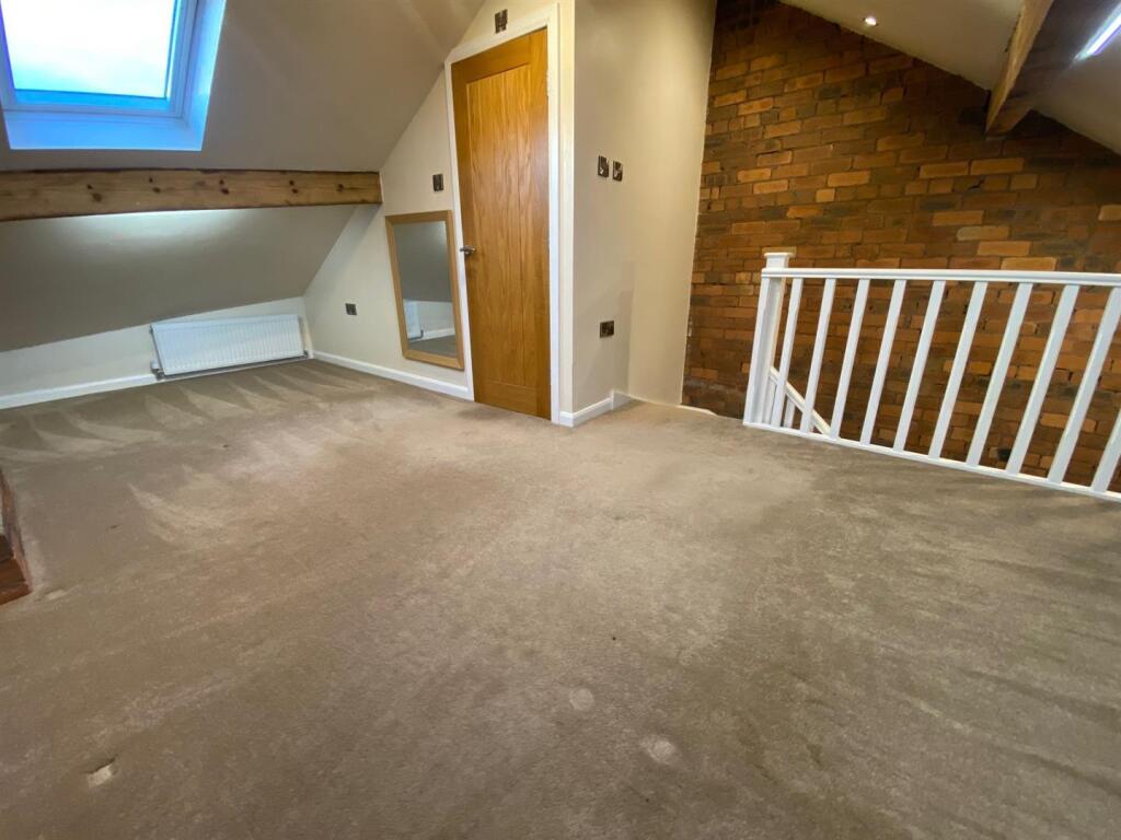 attic bedroom 2.jpg